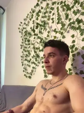 Cam4 Live Porn of bravo_maestro