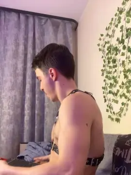 Cam4 Nude Webcam of bravo_maestro