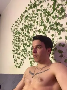 Cam4 Free Porn Cam of bravo_maestro