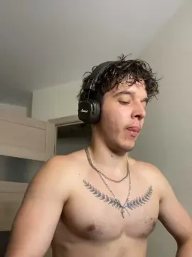 Cam4 Private Sex Chat of bravo_maestro