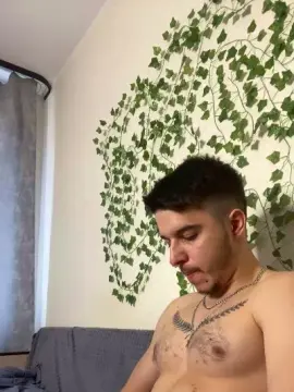 Cam4 Free Porn Cam of bravo_maestro