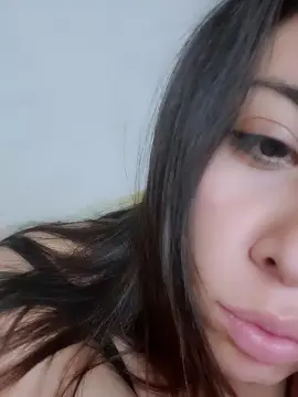 Cam4 Free Porn Cam of EMMACURVYHOT