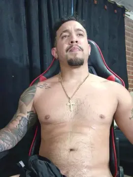 Cam4 Free Live Porn of Im_massimo777