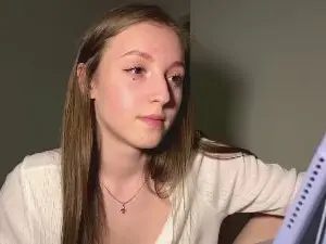 Cam4 Live Sex of ElaneMolinini