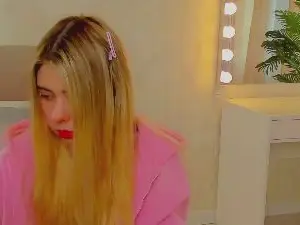 Cam4 Live Porn of ClotildeGrett