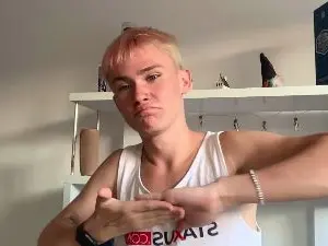 Cam4 Free Porn Cam of twinkniko