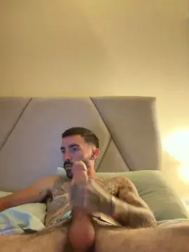 Cam4 Live Porn of BigDickJohnny25