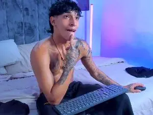 Cam4 Sex Cam of KroyWave