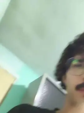 Cam4 Private Sex Chat of emohot1