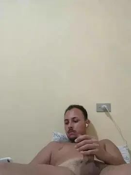 Cam4 Free Live Porn of novinhoputo__