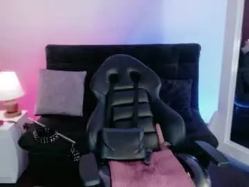 Chaturbate Live Sex Cam of prettyemma_