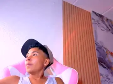 Chaturbate Live Sex Cam of eithan_88