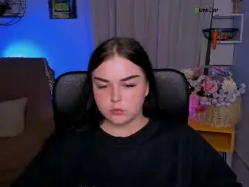 Chaturbate Live Sex Cam of ember_rey