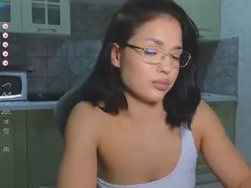 Chaturbate Live Sex Cam of mia___lunaa