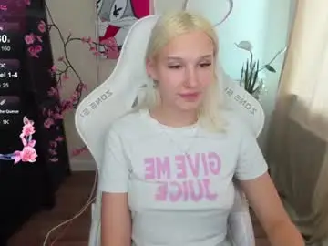 Chaturbate Live Sex Cam of evelinalu