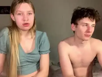 Chaturbate Live Sex Cam of floracouple