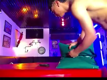 Chaturbate Best live sex cam show of crismens