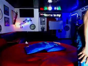 Chaturbate Live Sex Cam of crismens