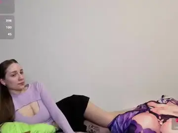 Chaturbate Nude Webcam of emily_and_ilumi