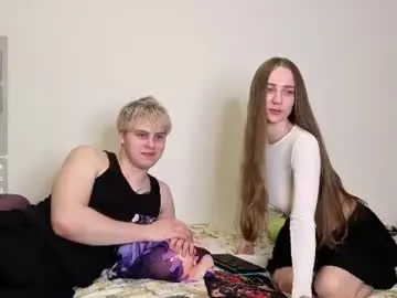 Chaturbate Sex Chat of emily_and_ilumi