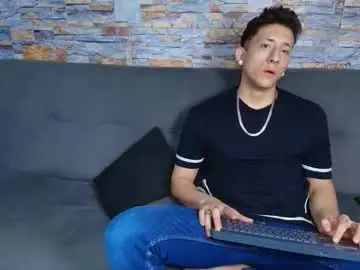 Chaturbate Watch Live Sex Cams of maykol_victoria