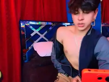 Chaturbate Live Sex Cam of luke_howland