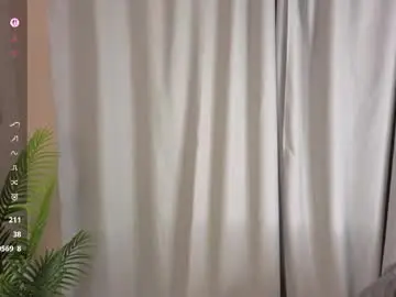 Chaturbate Live Sex Cam of alyshaplescia