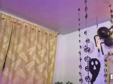 Chaturbate Live Sex Cam of cristalbroke_tay