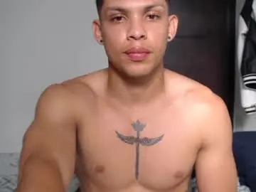 Chaturbate Live Sex Cam of braddhott__