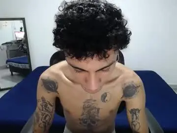 Chaturbate Live Sex Cam of present_the_magic