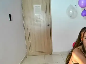 Chaturbate Live Sex Cam of ellie_cute7