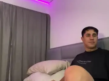 Chaturbate Live Sex Cam of dereckbrownn