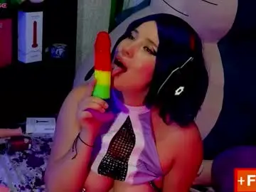 Chaturbate Free Live Porn of emilythemachine