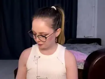 Chaturbate Adult Video Chat of helen__eve