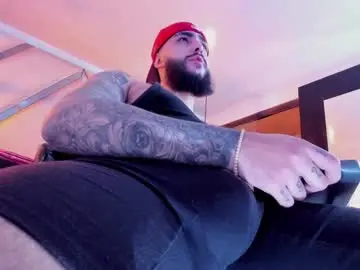 Chaturbate Live Sex Cam of santiagohincapiie