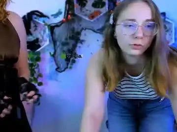 Chaturbate Live Sex Cam of andrea_kiss1