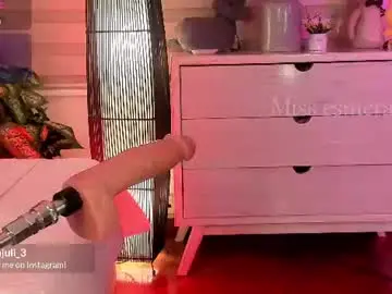 Chaturbate Live Sex Cam of missesmeralda