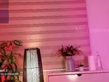 Chaturbate Live Sex Cam of missesmeralda