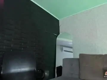 Chaturbate Live Sex Cam of isabellaa23