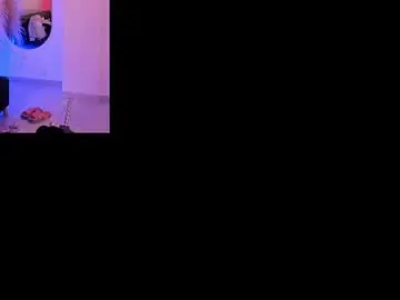 Chaturbate Live Sex Cam of raven_blackk