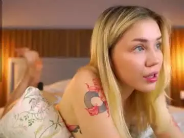 Chaturbate Live Sex Cam of cinacandy