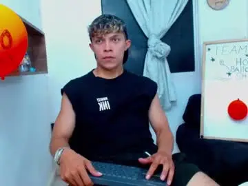 Chaturbate Live Sex Cam of lucas_luxx1