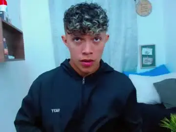 Chaturbate Best live sex cam show of lucas_luxx1