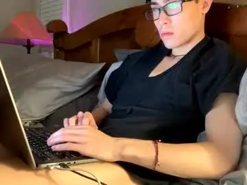 Chaturbate Live Sex Cam of hottiewithabody101