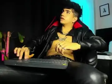 Chaturbate Free Live Porn of lylebennett_
