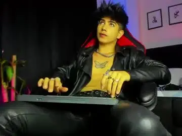 Chaturbate Live Sex Cam of lylebennett_