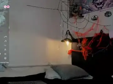 Chaturbate Nude Webcam of ariadnaaa_