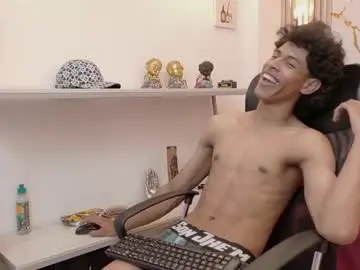 Chaturbate Free Porn Cam of zayn_fox32