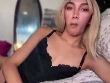 Chaturbate Nude Webcam of azalea_cum69