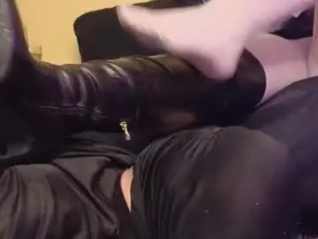 Chaturbate Live Sex Cam of cruel_siren
